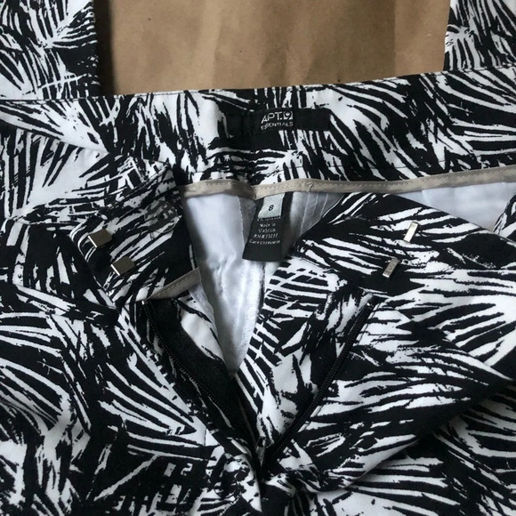 Women’s capri pants 8 Black and White Palm Print - Picture 3 of 3